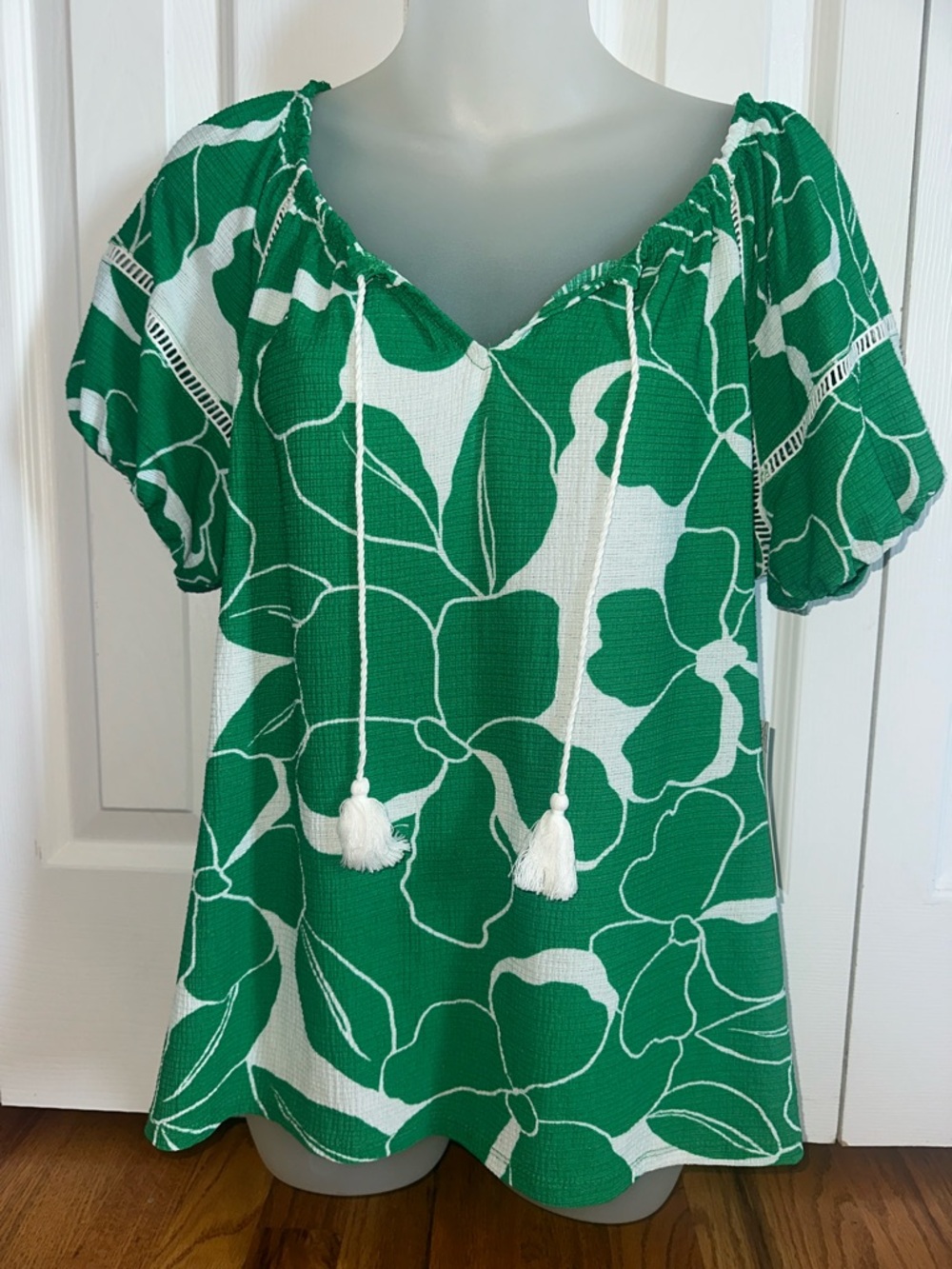 Joie De Vivre Green Floral Peasant Top with Tassel Tie Small S NWT